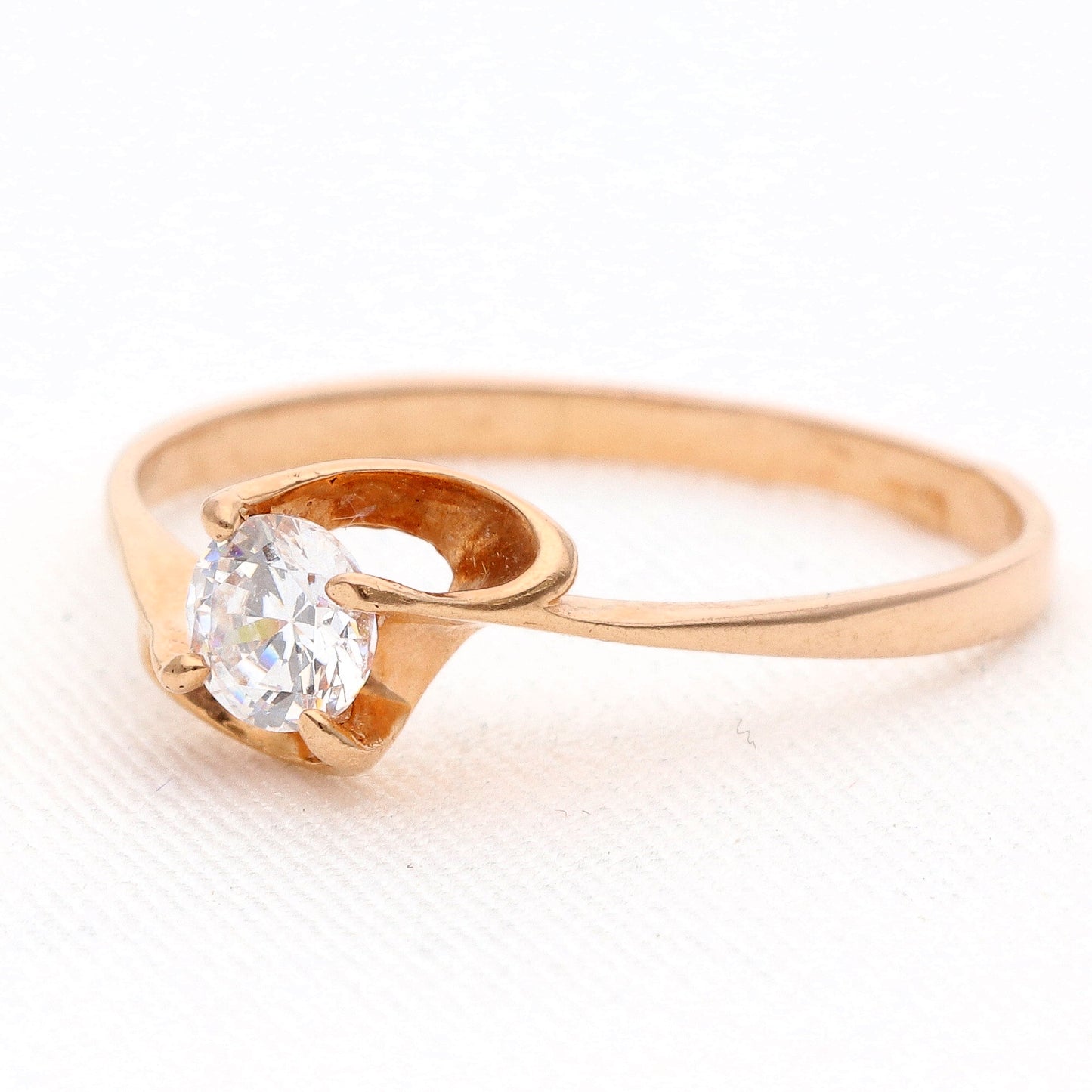 Auksinis žiedas su cirkoniu