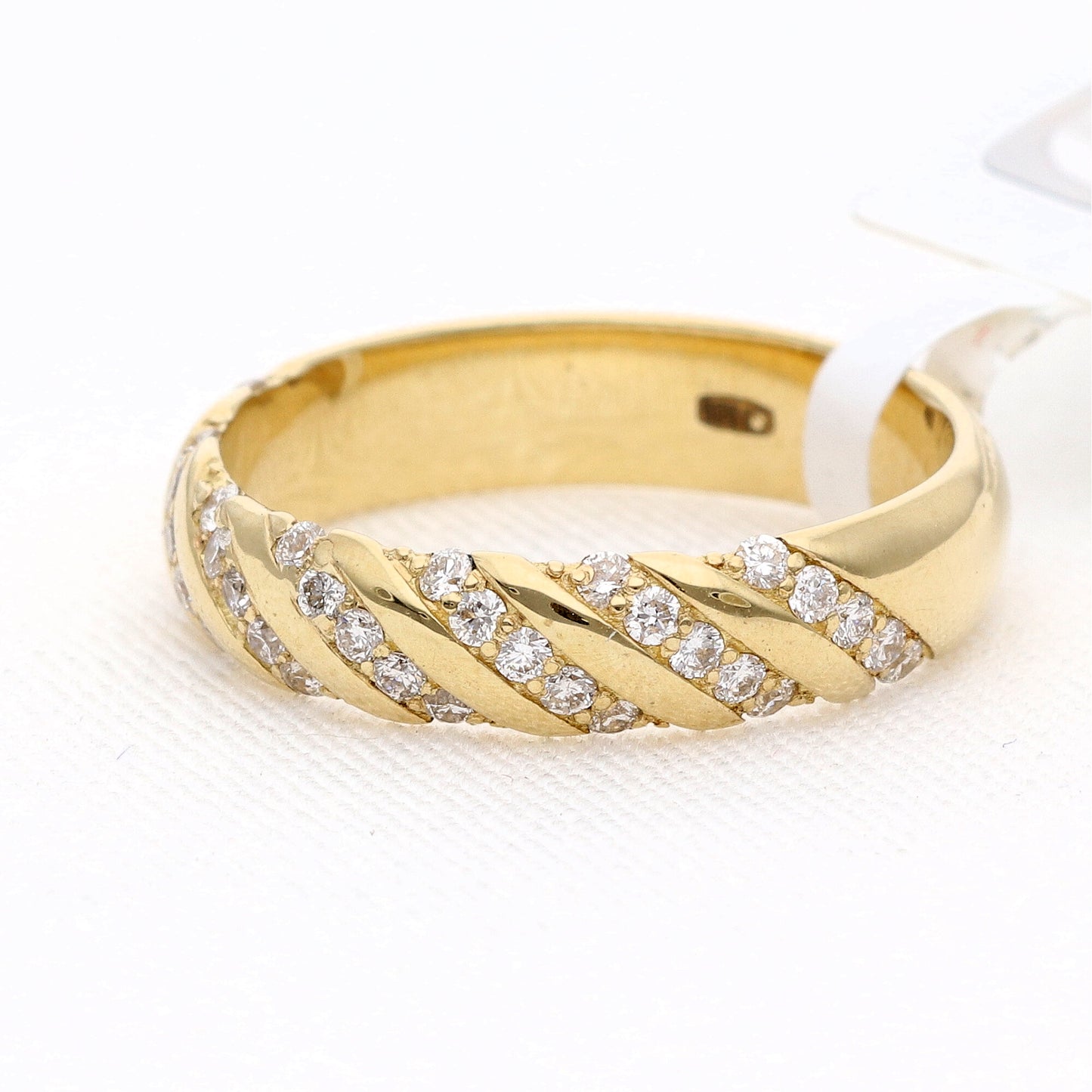 Auksinis žiedas su deimantais 0.30ct