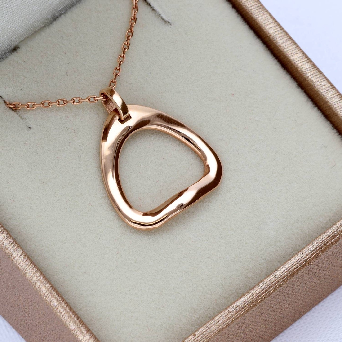 585 prabos auksinė balnakilpė HORSEPOWER WITHIN