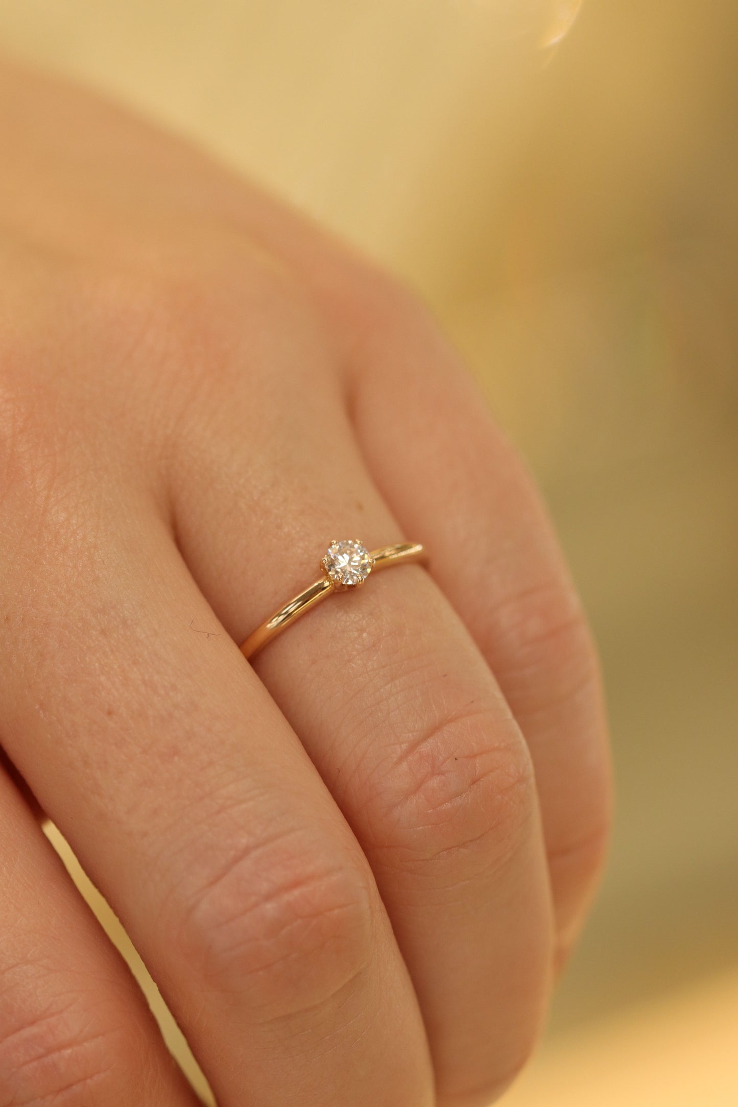 Sužadėtuvių žiedas su 0,18 ct deimantu