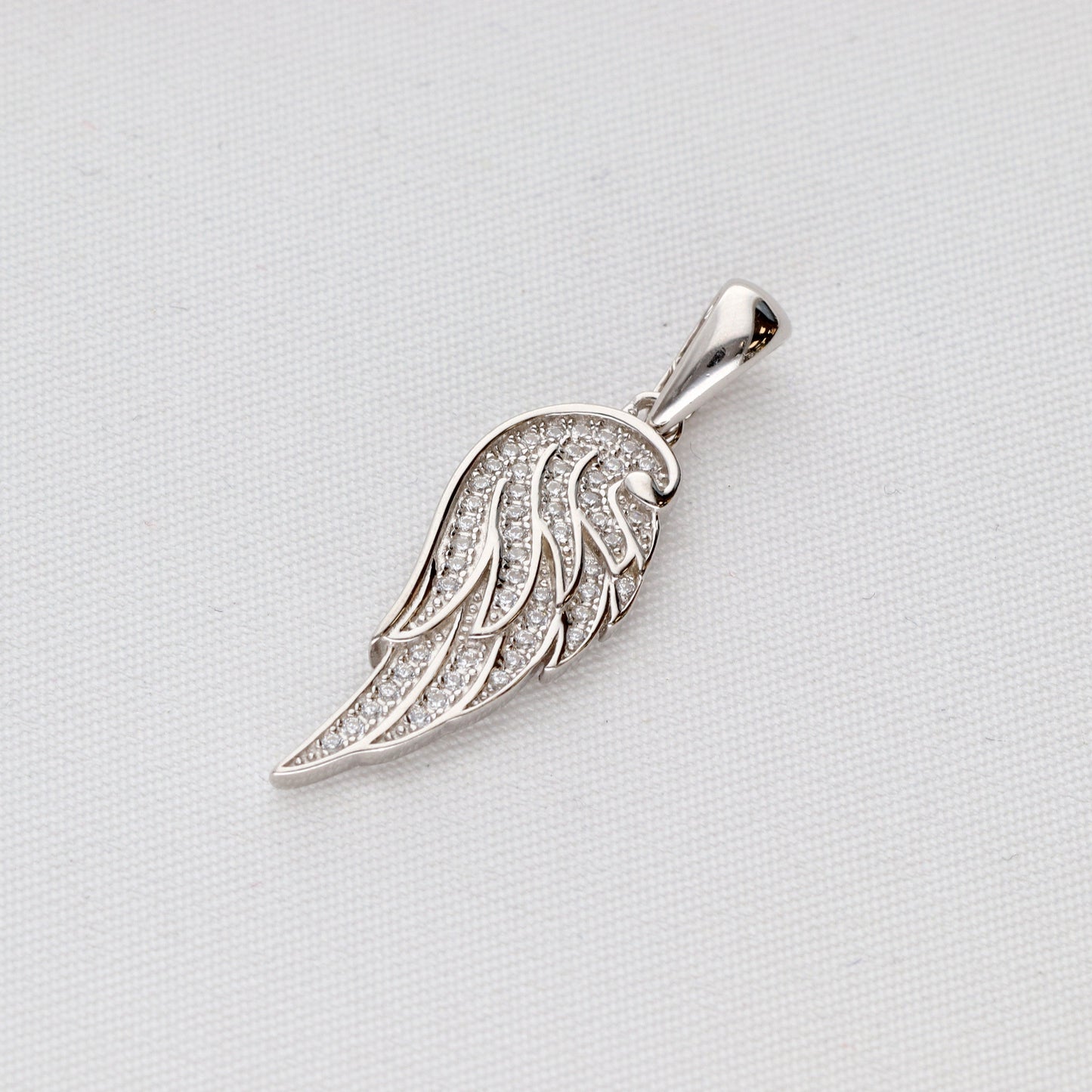 Sidabrinis pakabutis angelo sparnas