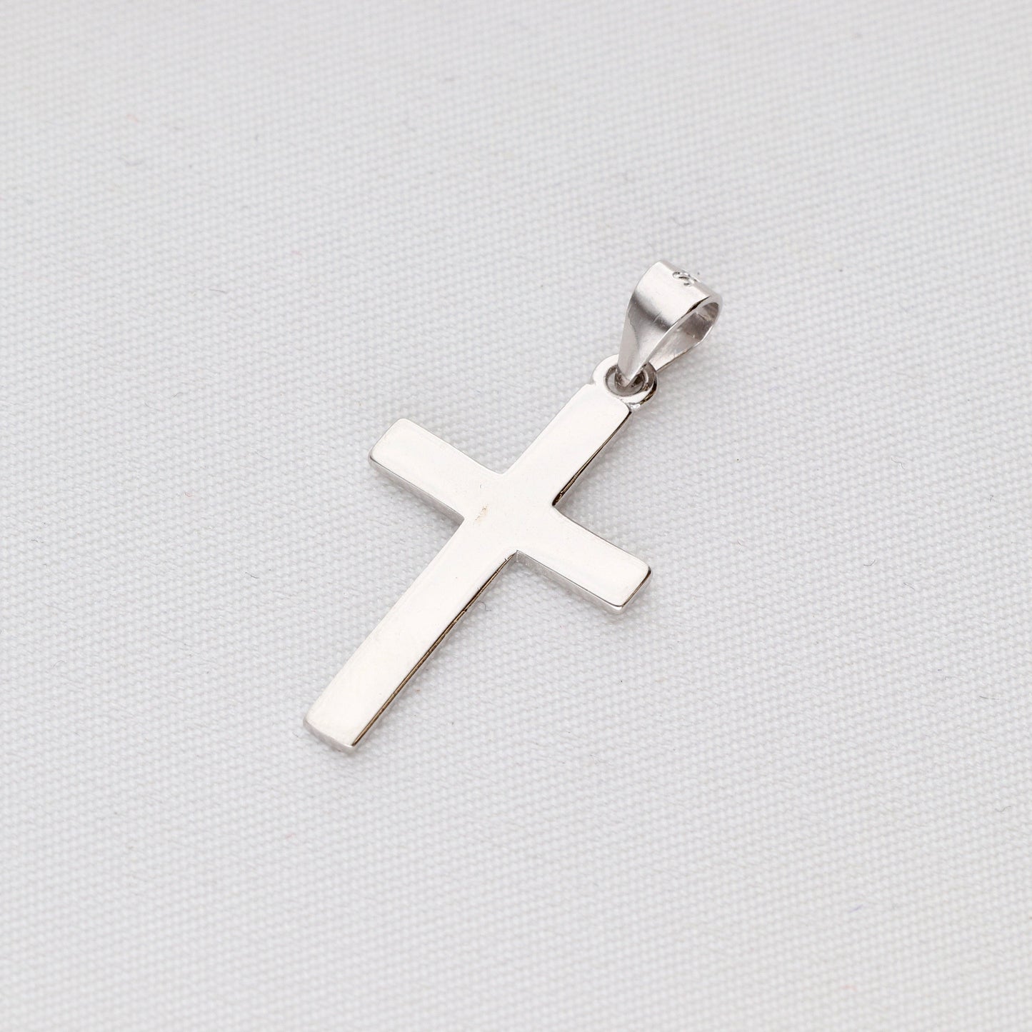 Sidabrinis pakabutis Kryželis