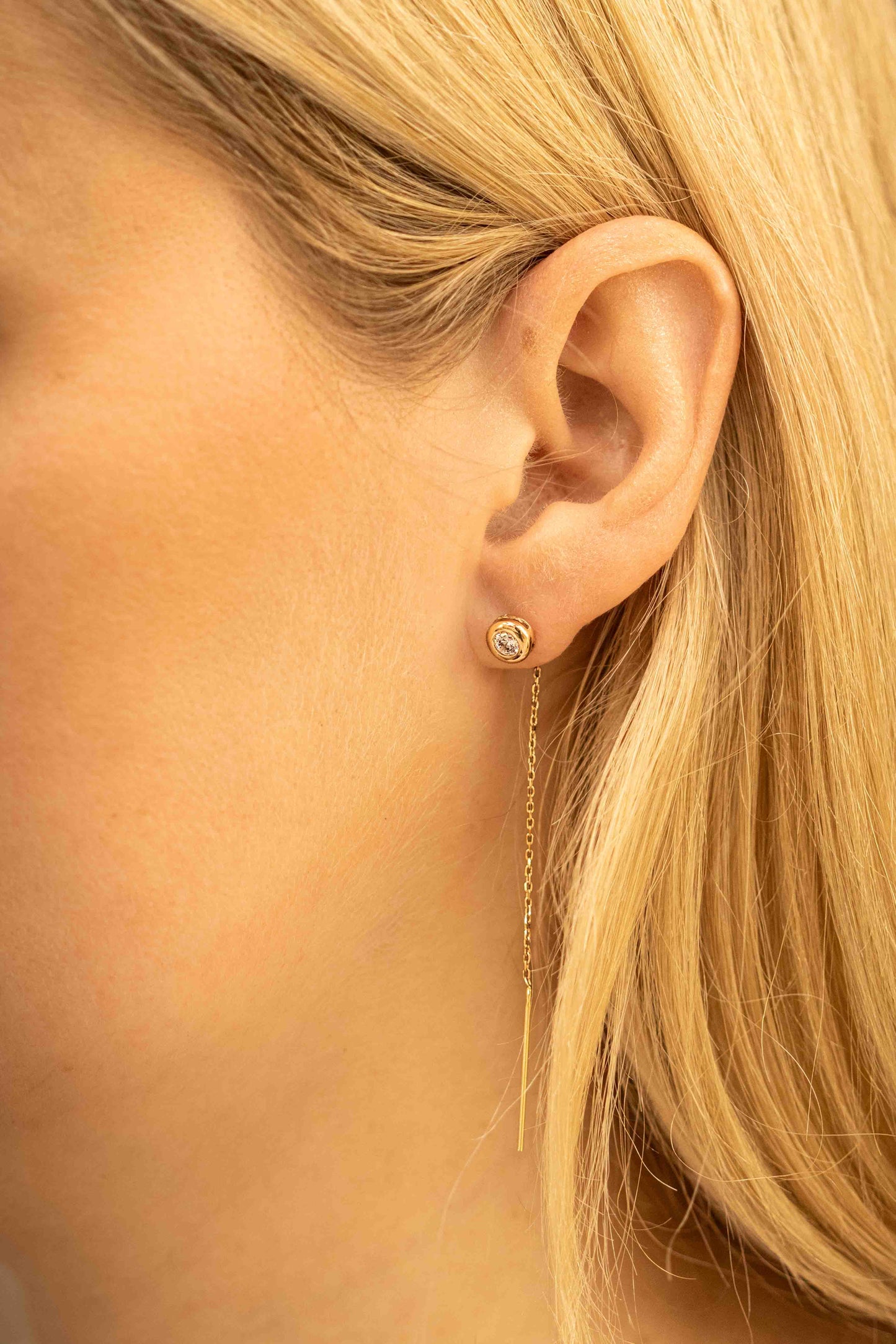 Perveriami auskarai su cirkoniu iš raudono 585 prabos aukso