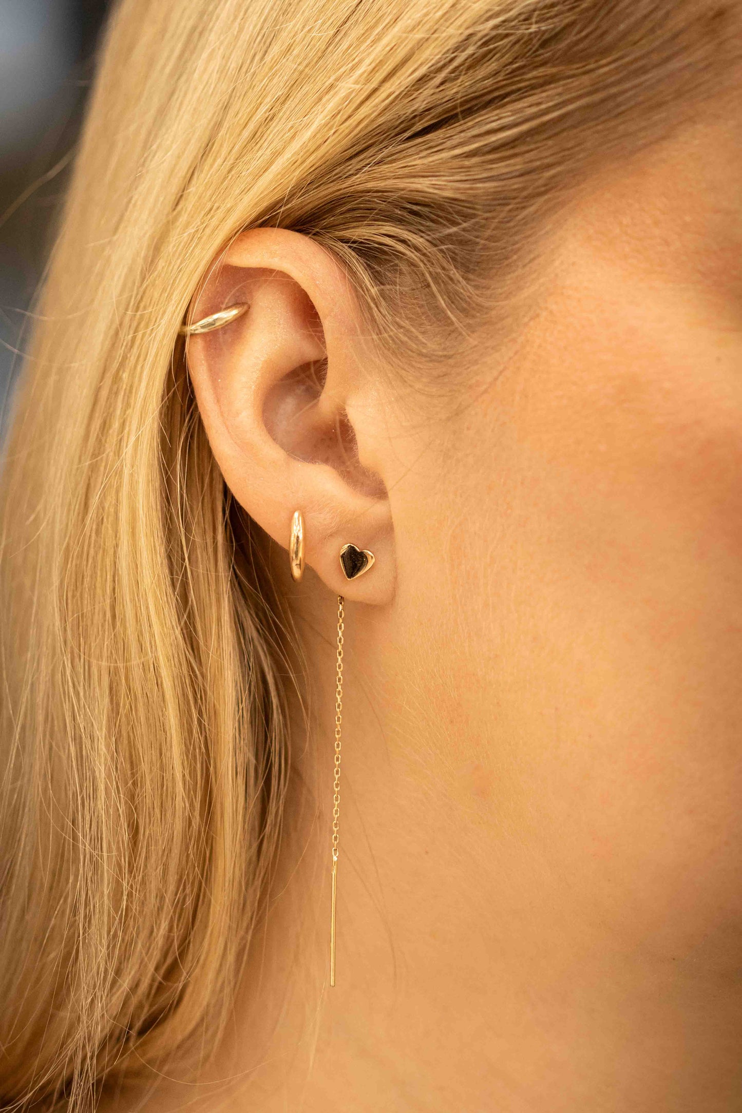 Auksiniai perveriami auskarai iš raudono aukso, grandinėlės modelis