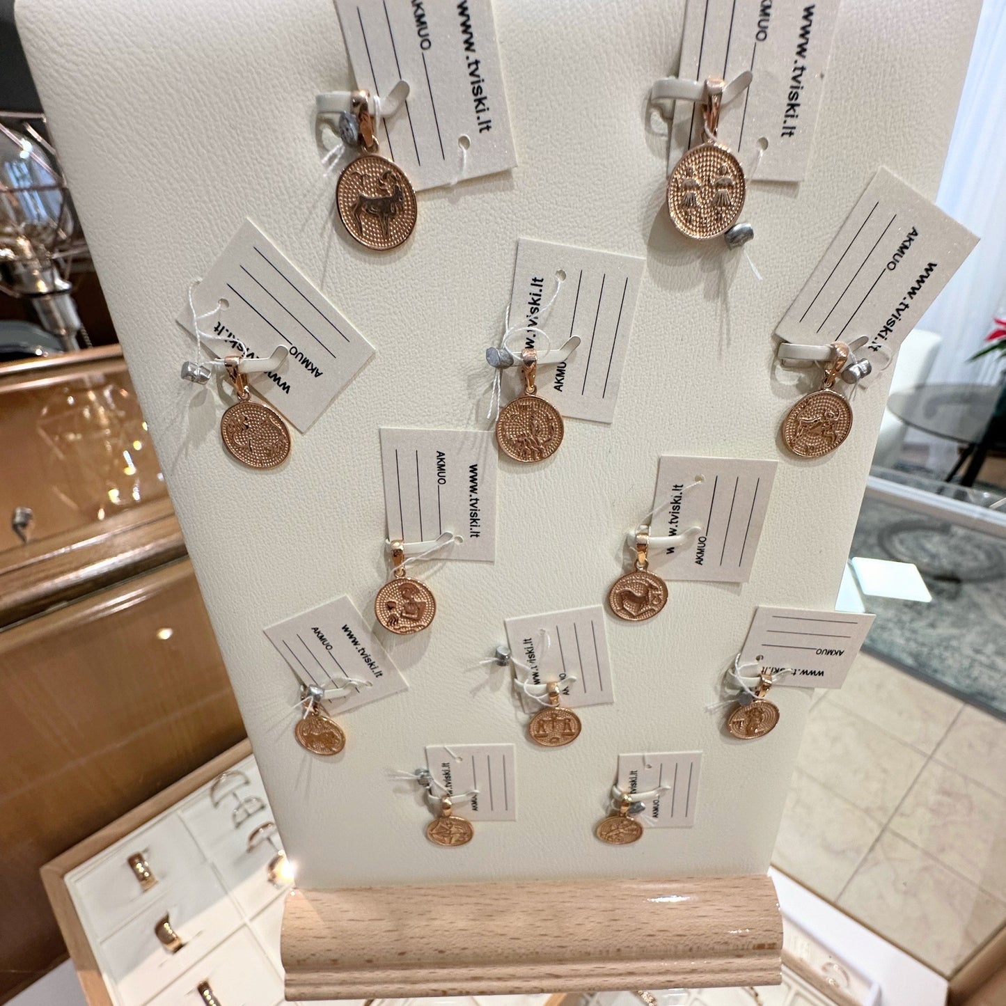 Auksinis zodiako pakabutis