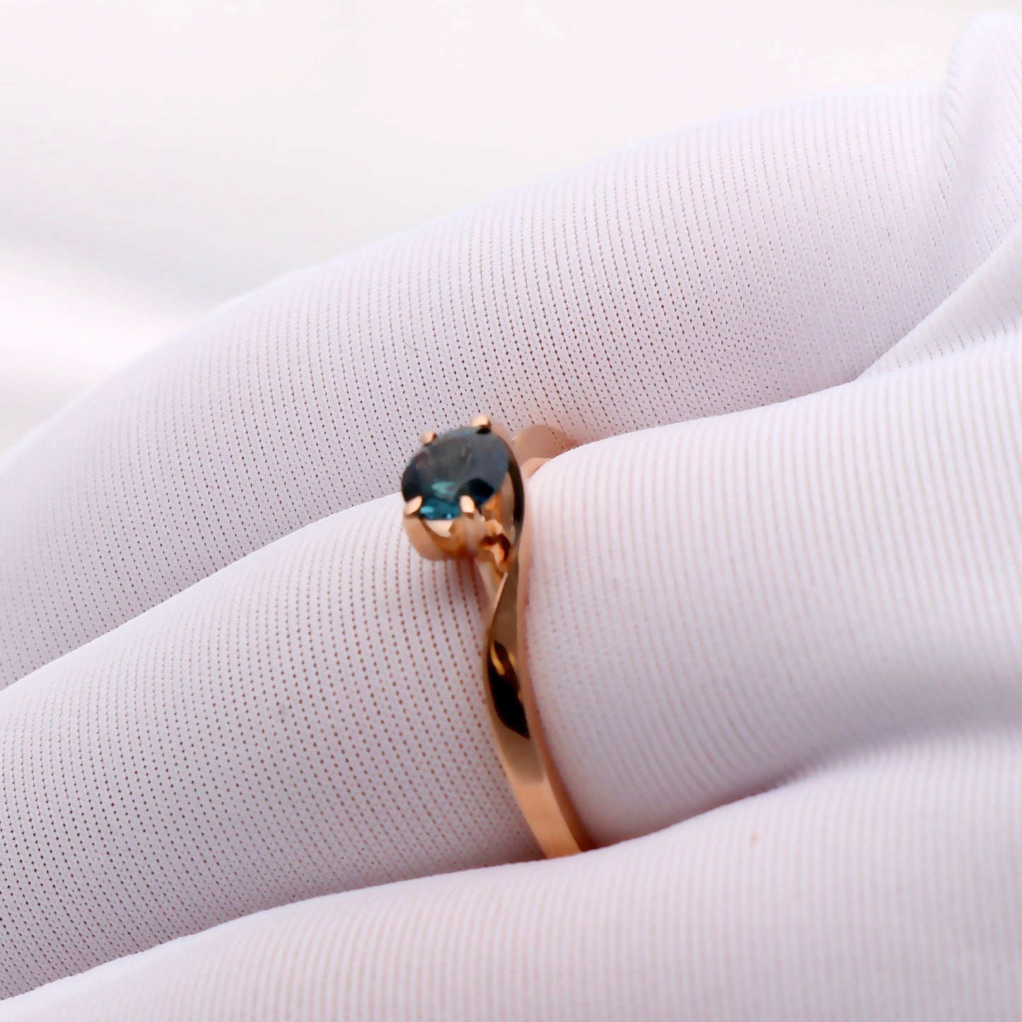 Sužadėtuvių žiedas su Safyru 0,45 ct