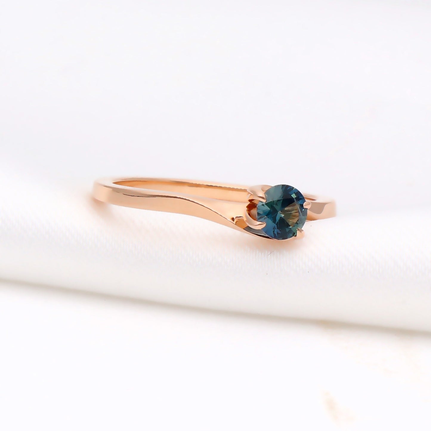 Sužadėtuvių žiedas su Safyru 0,45 ct