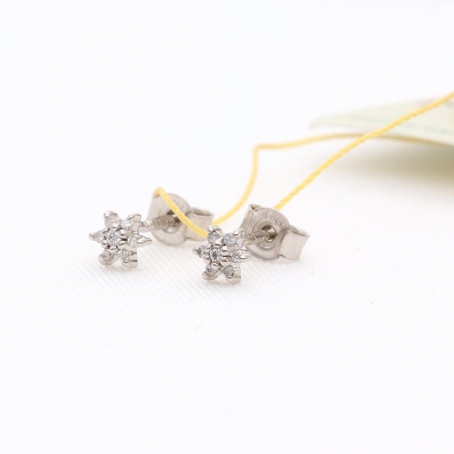 Auksiniai auskarai su deimantais