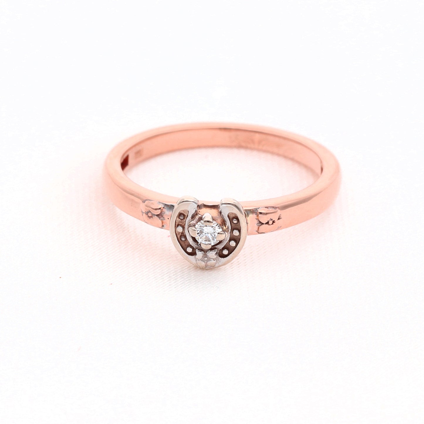 ziedas su pasaga equestrian stiliaus ziedas