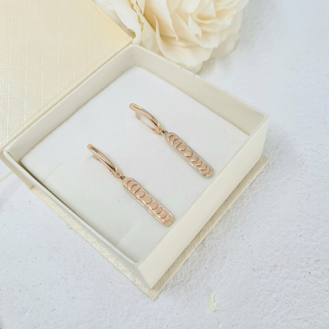 Vienetiniai auskarai 14K auksas