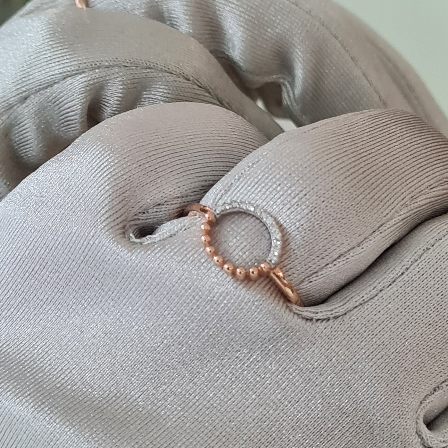 Auksinis žiedas su deimantais 0,05ct