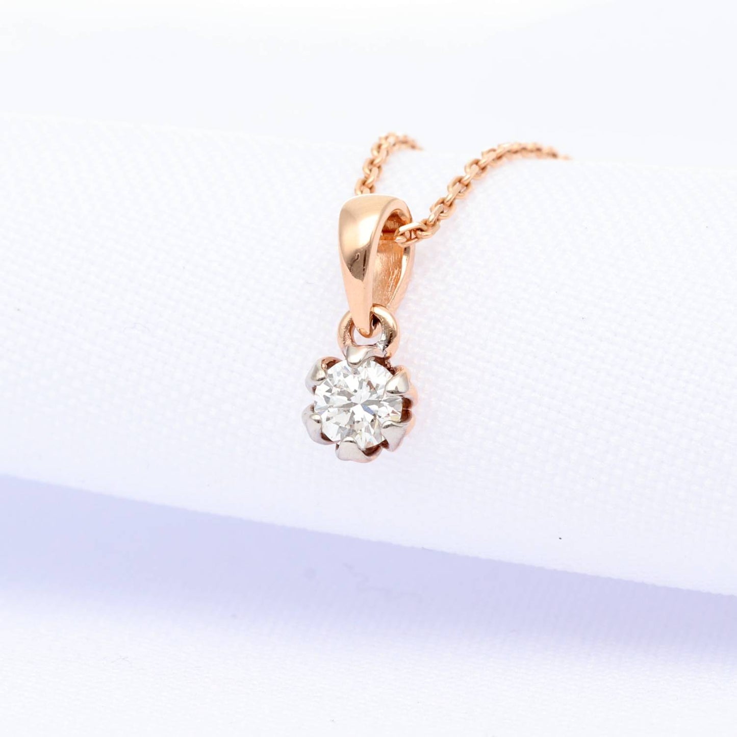 rausvo ir balto aukso pakabutis su deimantu juvelyrika gera dovana