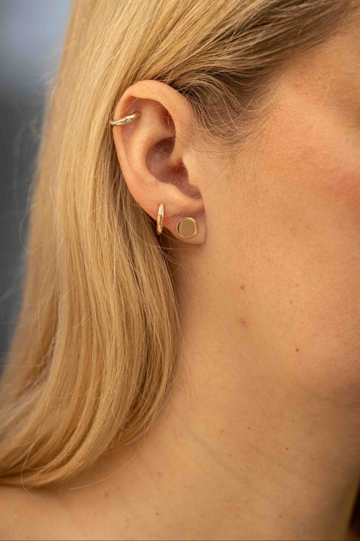 Auksiniai minimalistiniai auskarai su cirkoniais 585