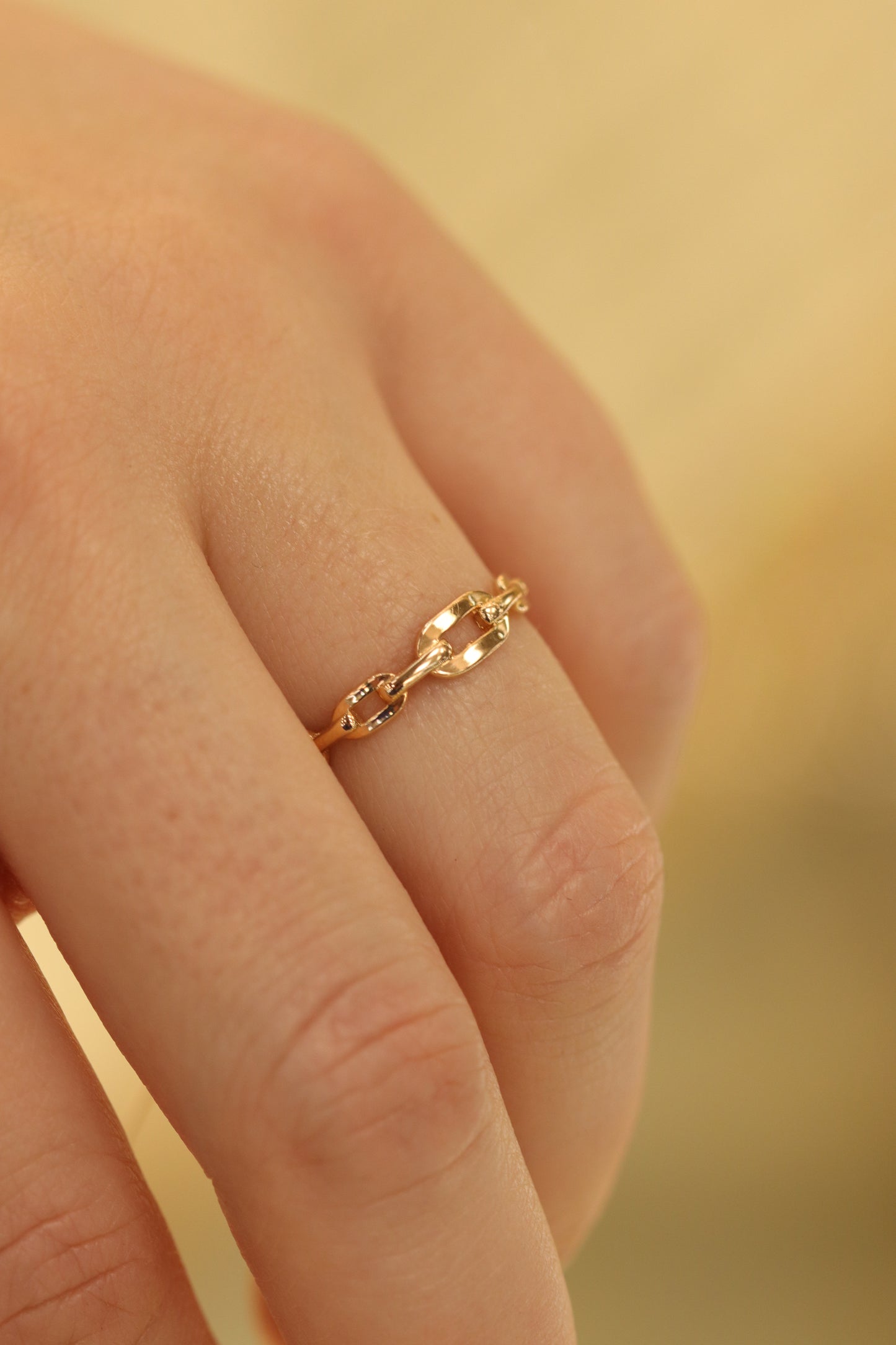 Minimalistinis auksinis žiedas