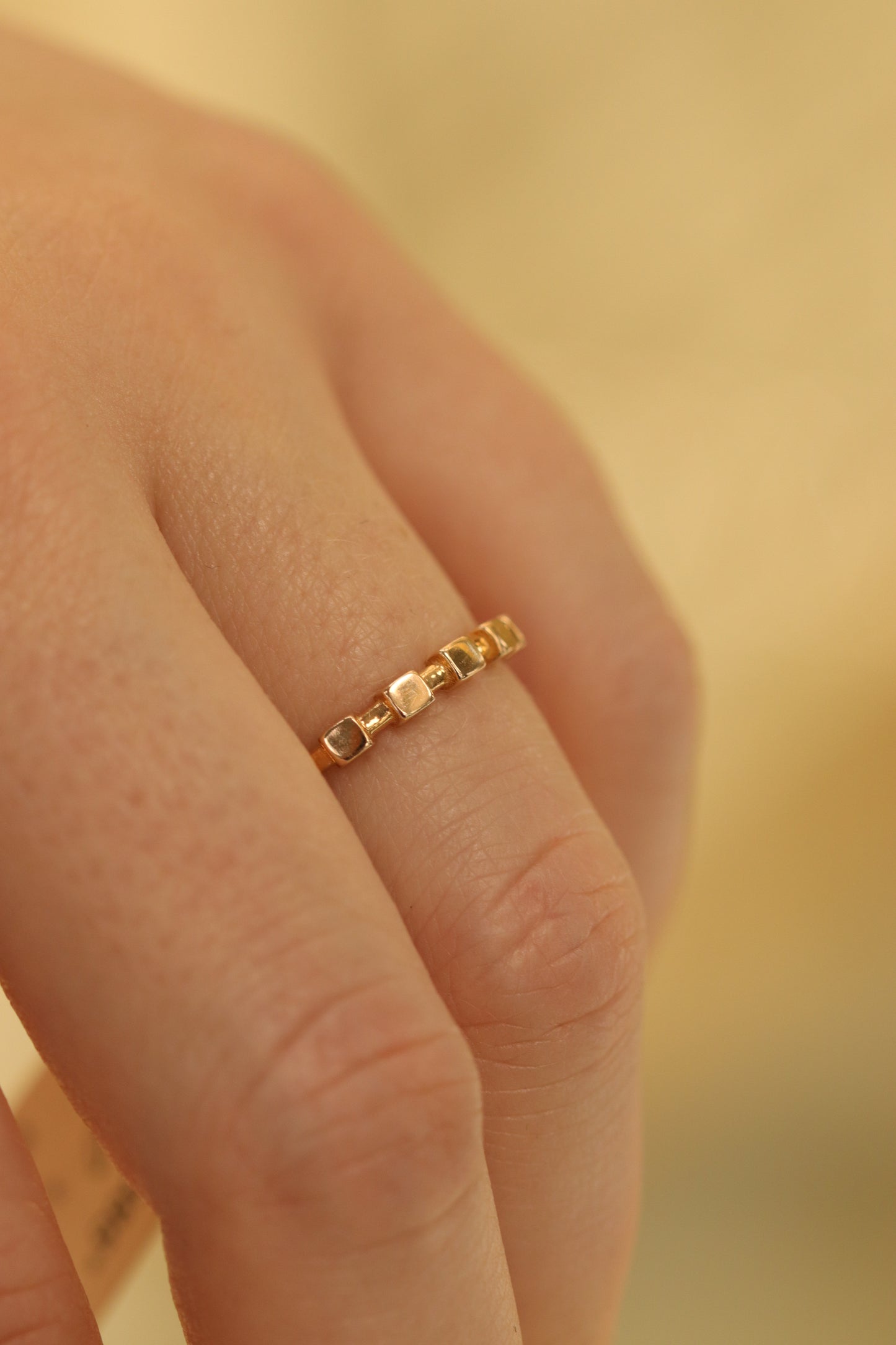 Minimalistinis auksinis žiedas