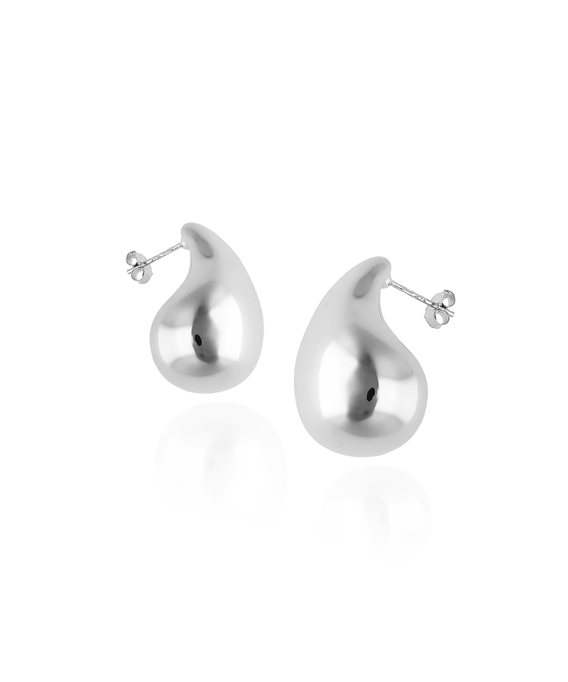 Sidabriniai auskarai lašo forma – modernus dizainas