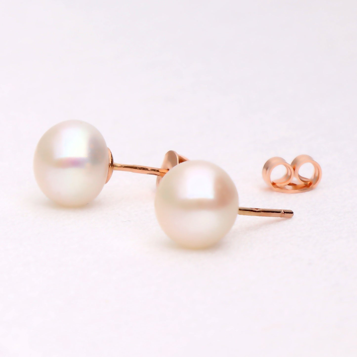 Auksiniai auskarai su perlais