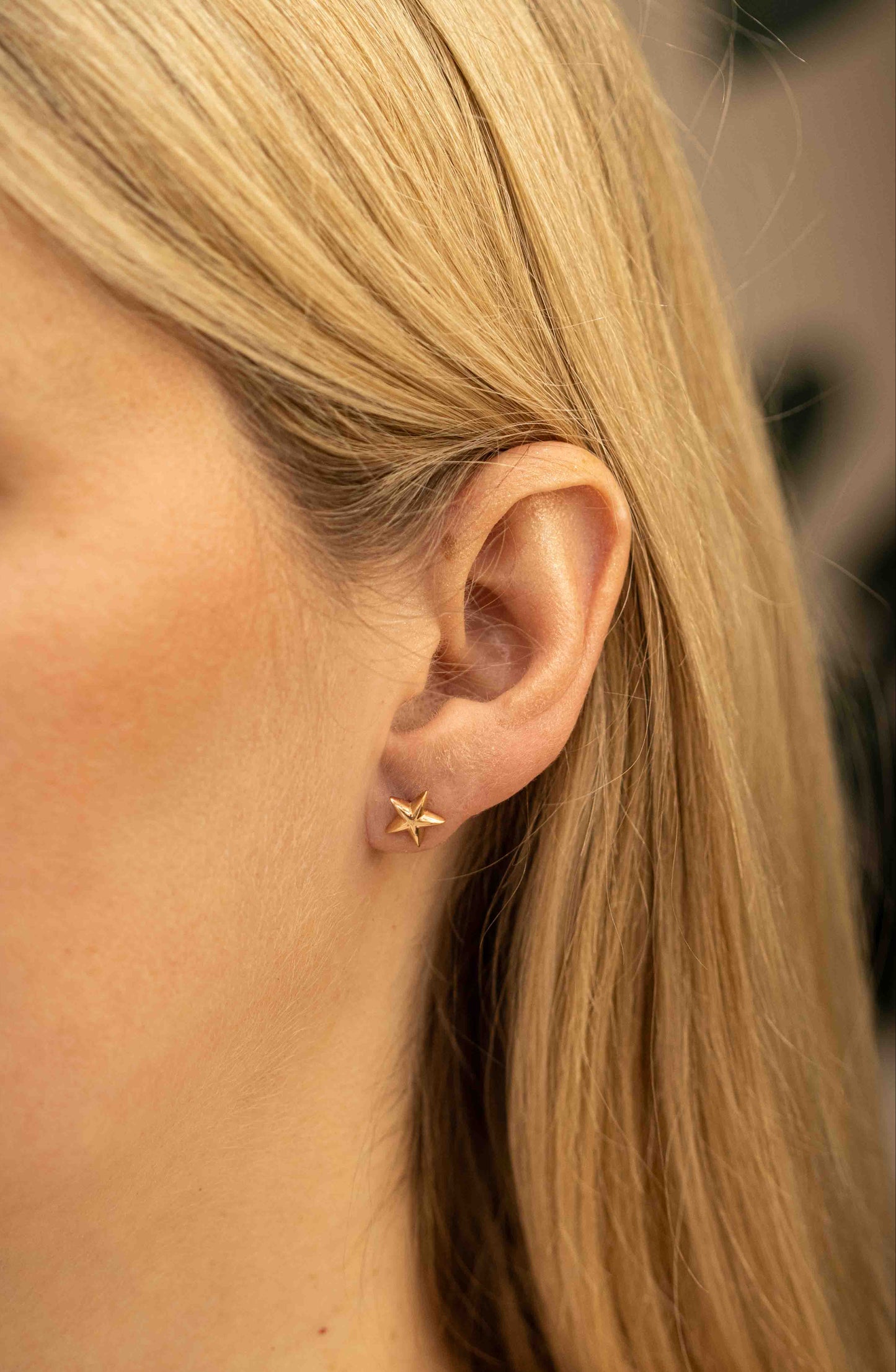 Auksiniai auskarai su žvaigždute 585 – minimalistinis ir žaismingas dizainas