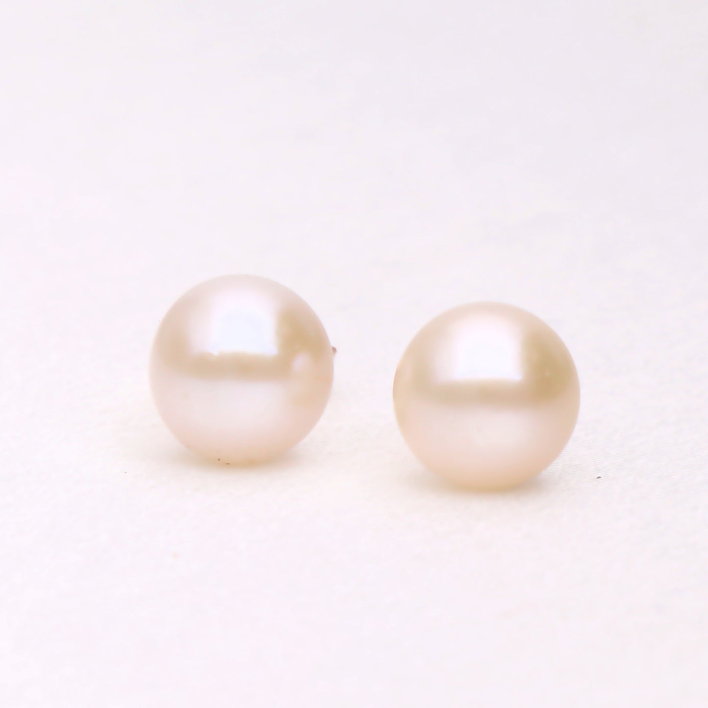 Perlo auskarai moterims iš aukso – prabangus ir klasikinis stilius