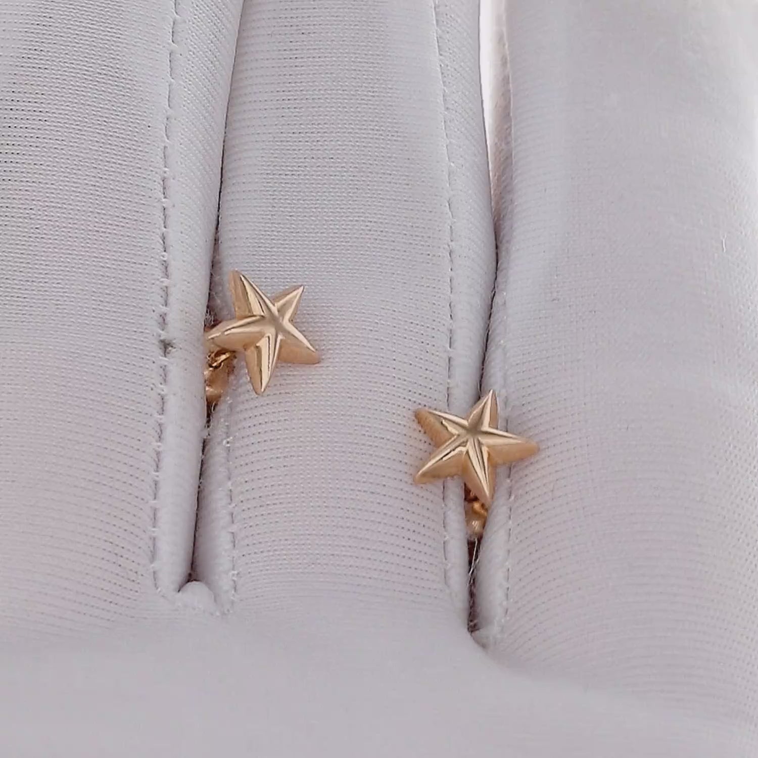 auksiniai-auskarai-su-zvaigzdutemis-video