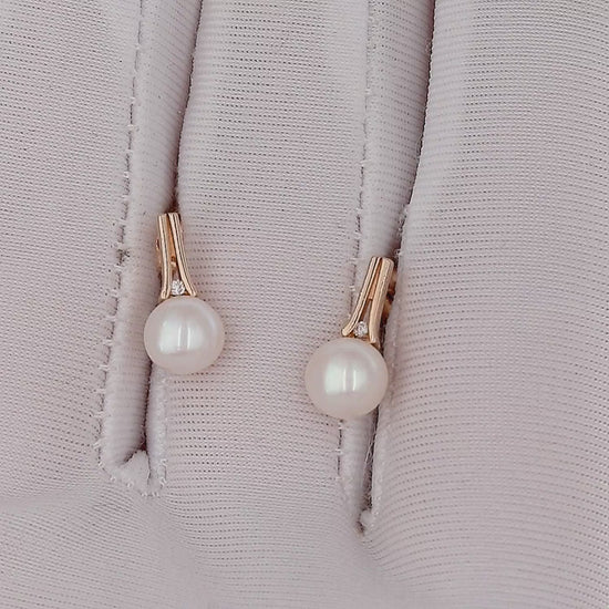 auksiniai-auskarai-su-perlais-video