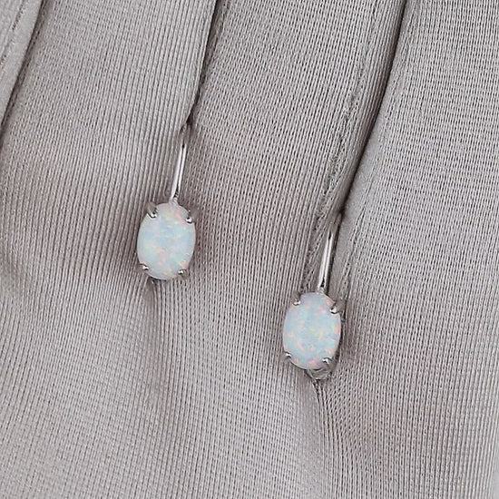 Sintetiniais opalais puošti sidabriniai auskarai