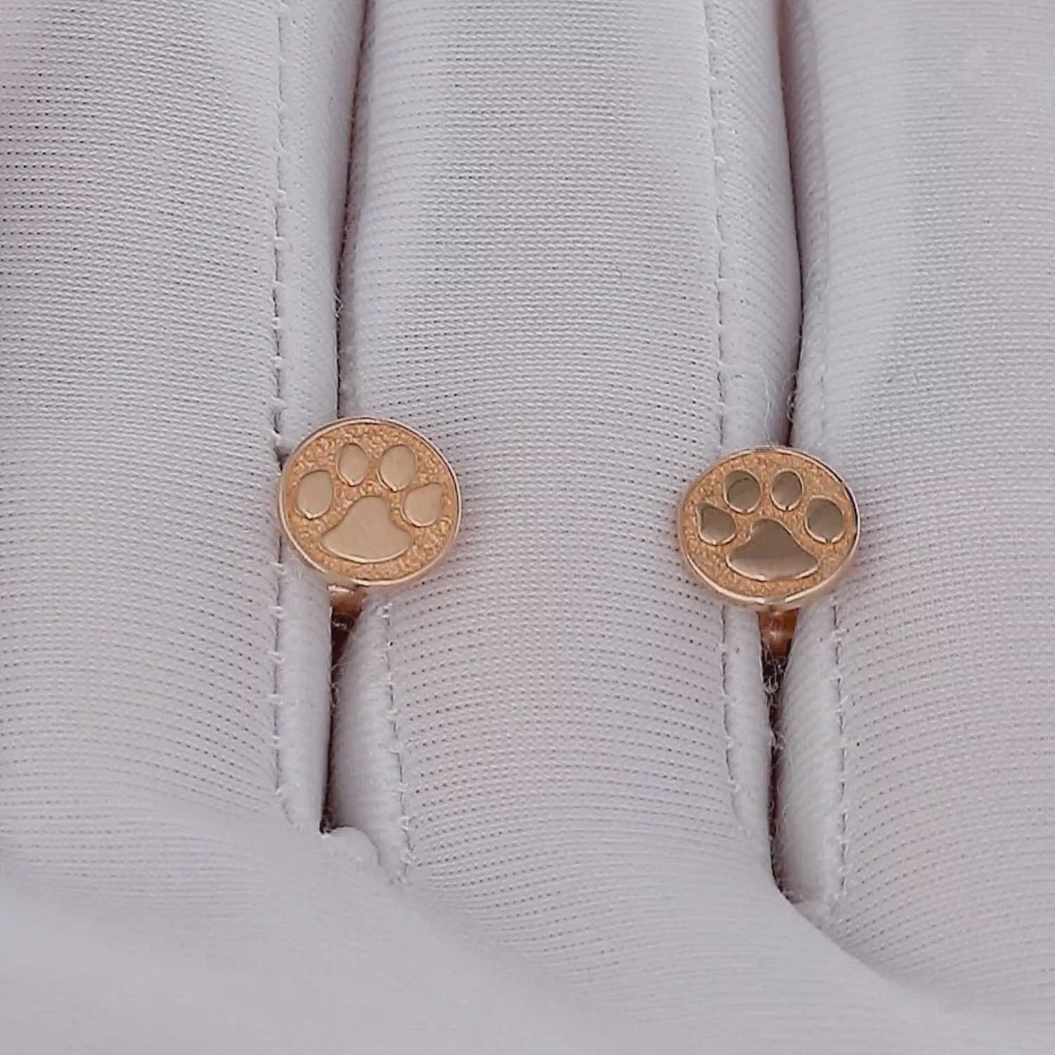 auksiniai-auskarai-suniuko-leteneles-video