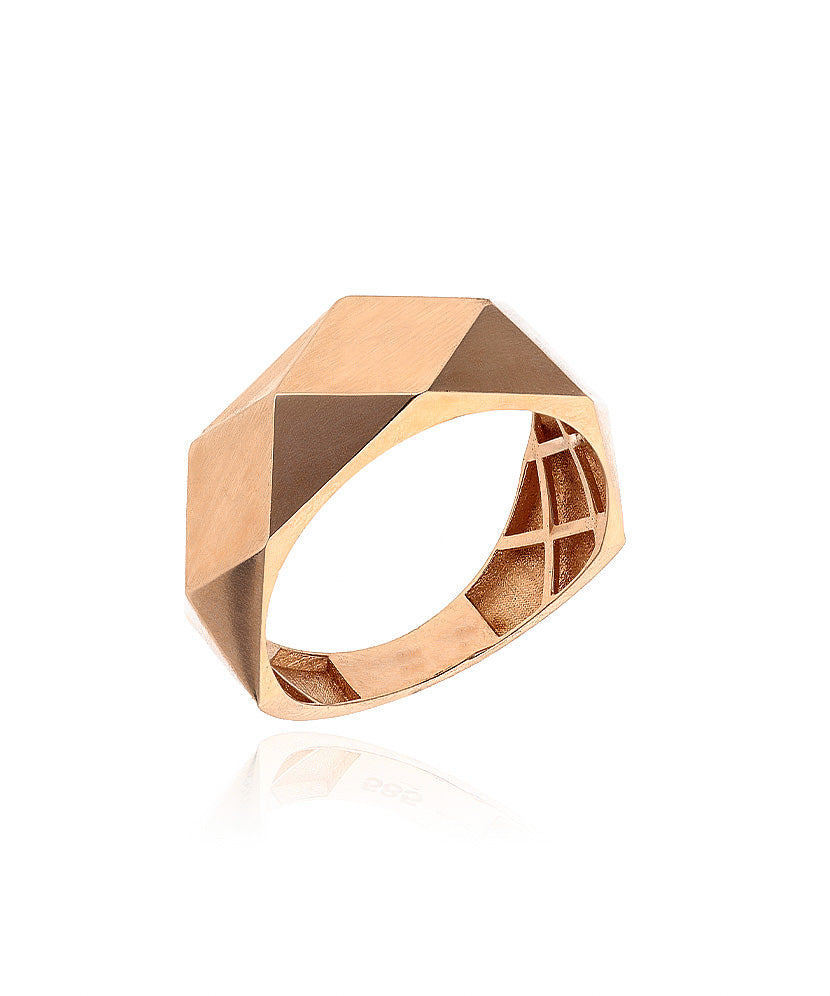 Modernus auksinis žiedas